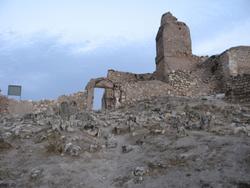 Graeber-und-Ruinen-in-Zitadelle